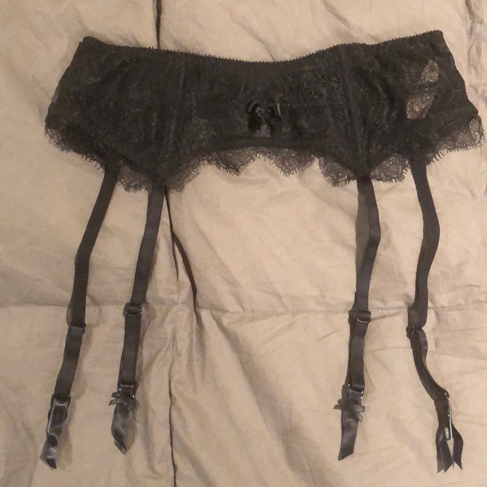 Victoria’s Secret Black Garter Belt XS/S NEW w/tag